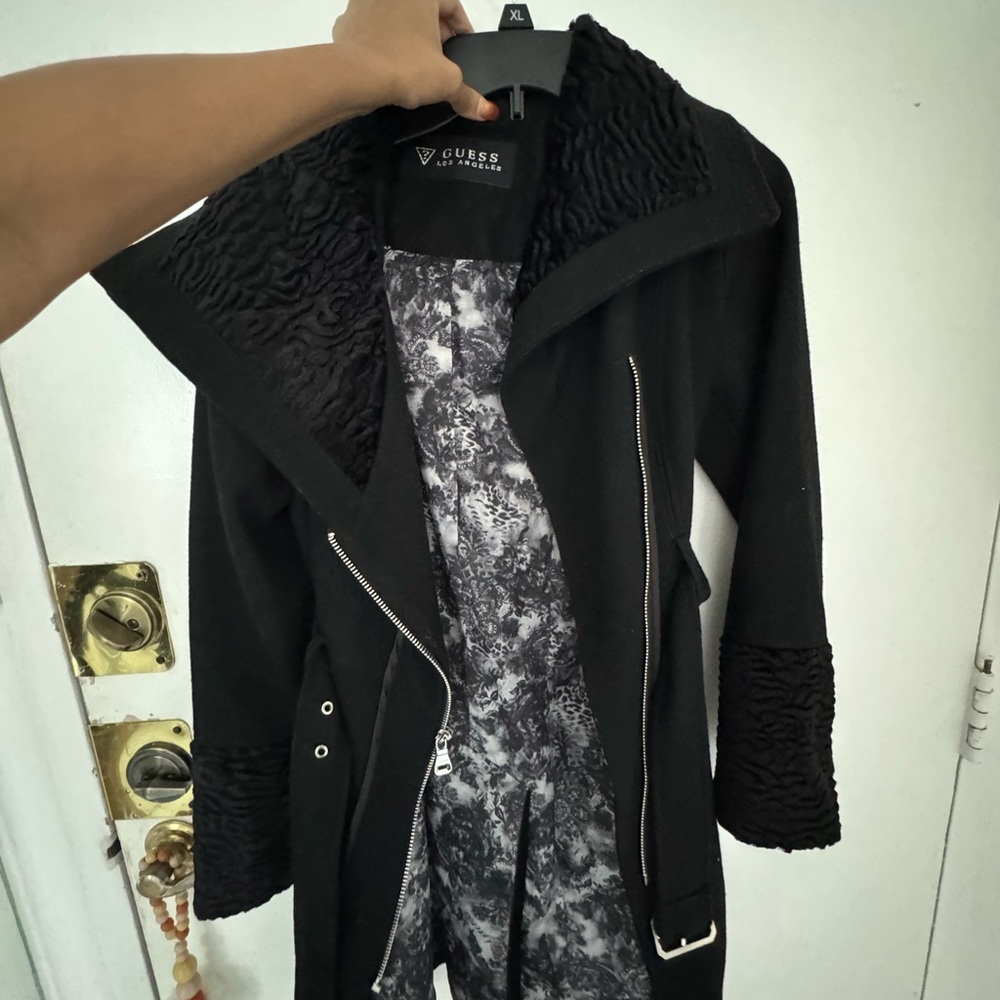 Guess women’s black coat 
Size small 
Original coat $170